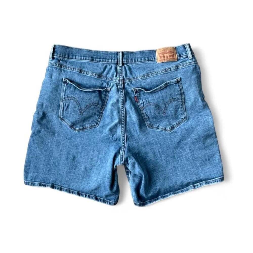 Vintage Levi’s Blue Denim Mid Length Classic Shorts Waist 35”